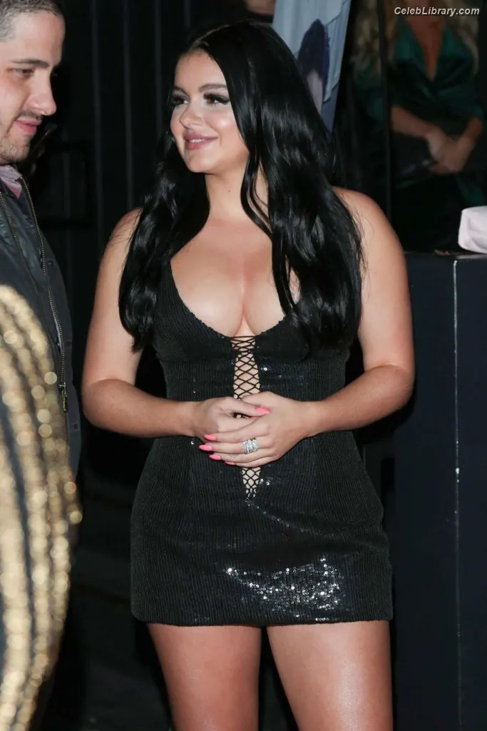 Ariel Winter photo 2 of 993