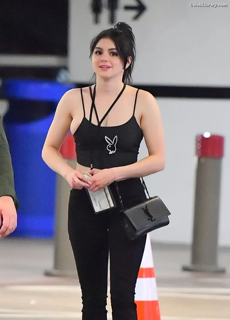 Ariel Winter photo 12 of 993