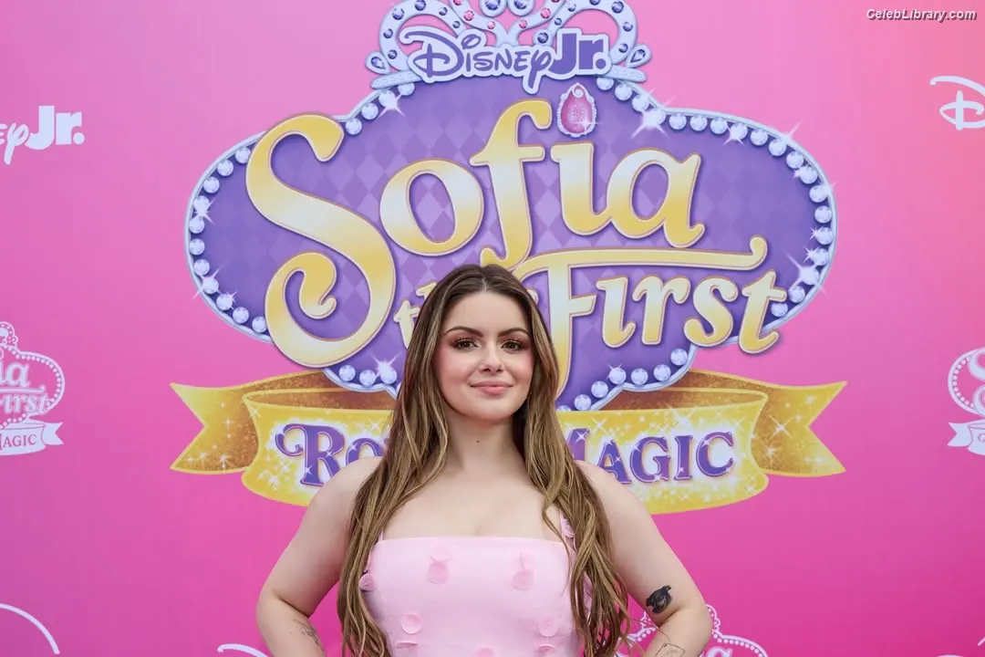 Ariel Winter photo 22 of 993