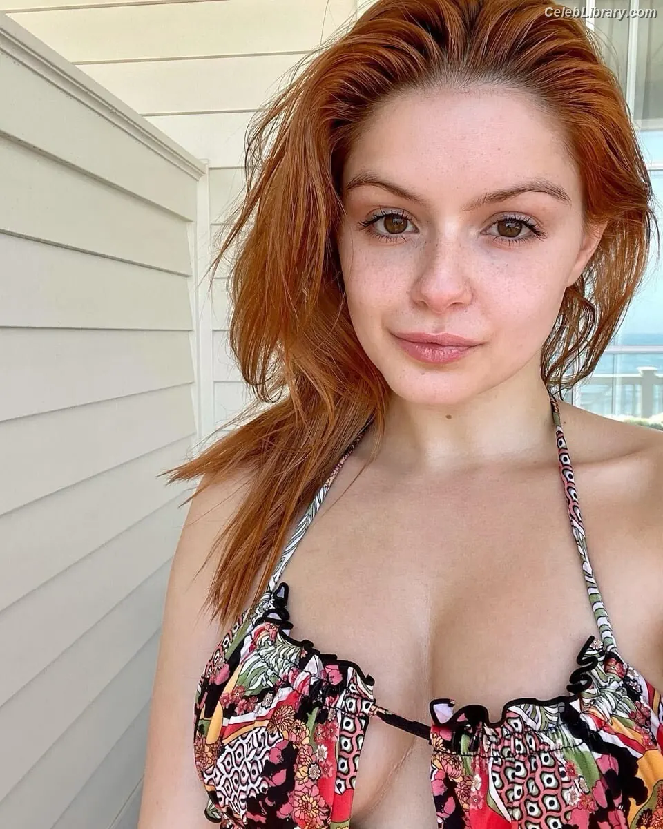 Ariel Winter photo 11 of 993