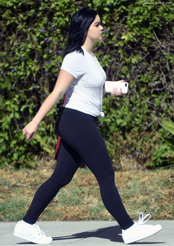 Ariel Winter photo 4 of 994