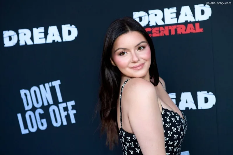 Ariel Winter photo 3 of 994