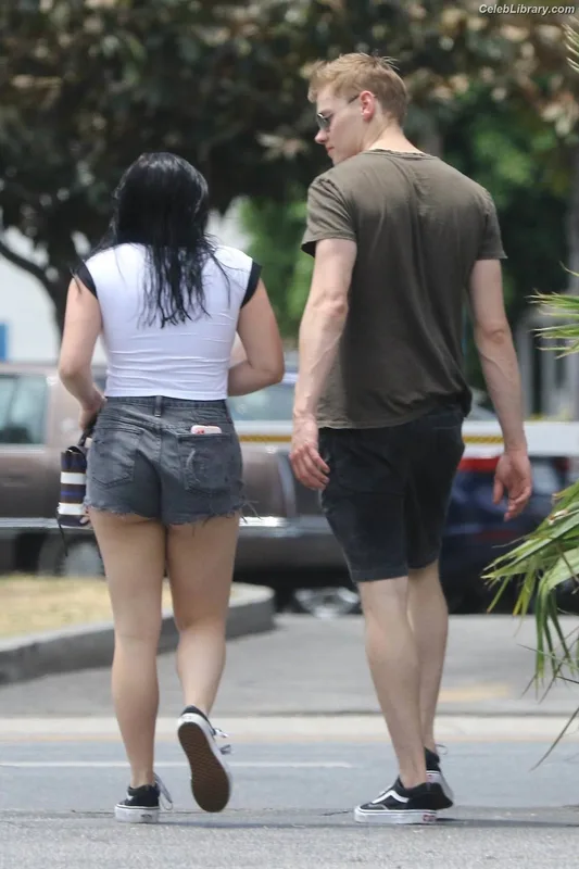 Ariel Winter photo 2 of 994