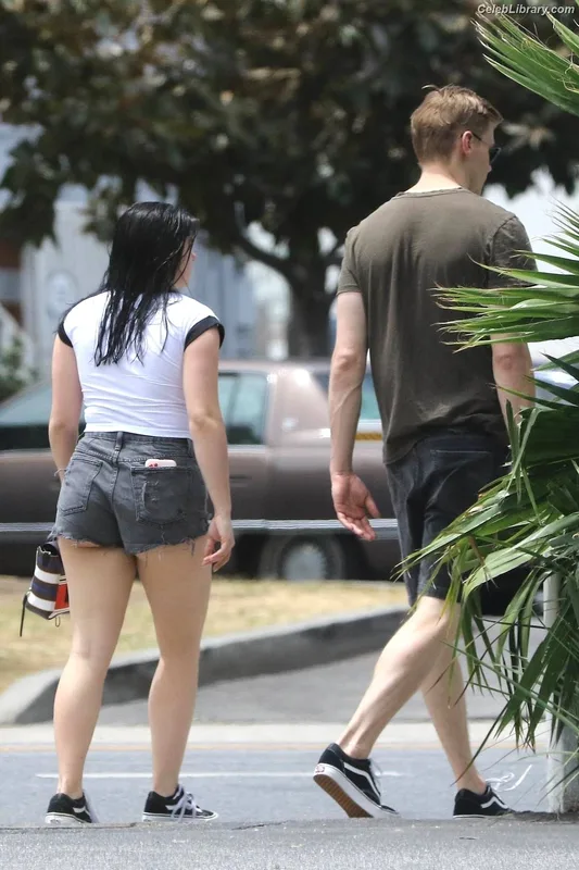 Ariel Winter photo 4 of 994