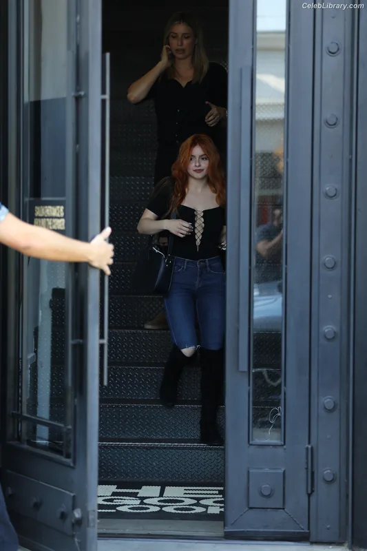 Ariel Winter photo 6 of 994