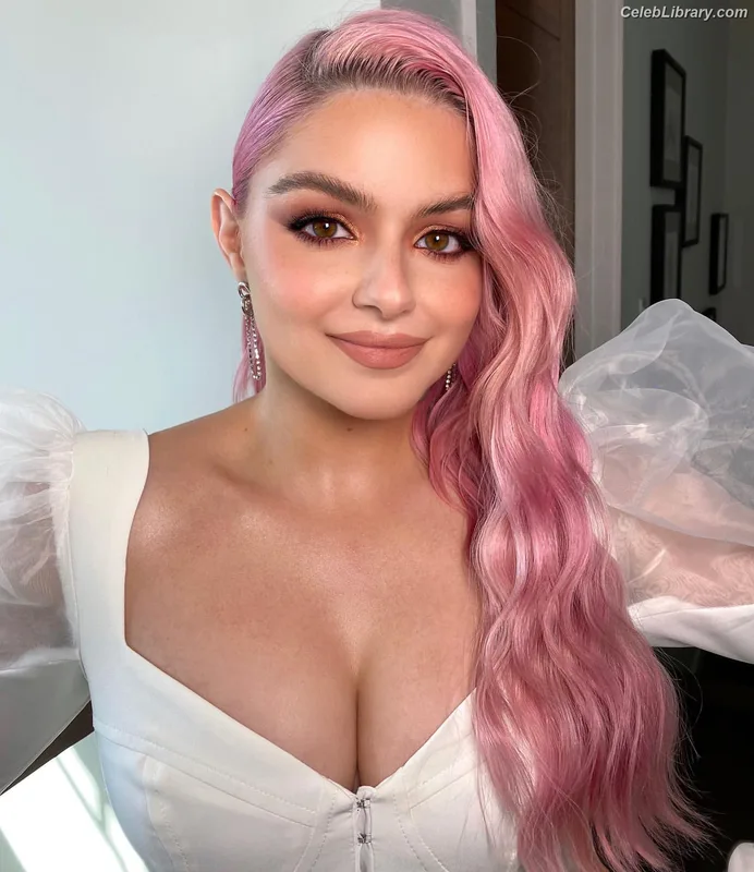 Ariel Winter photo 24 of 994
