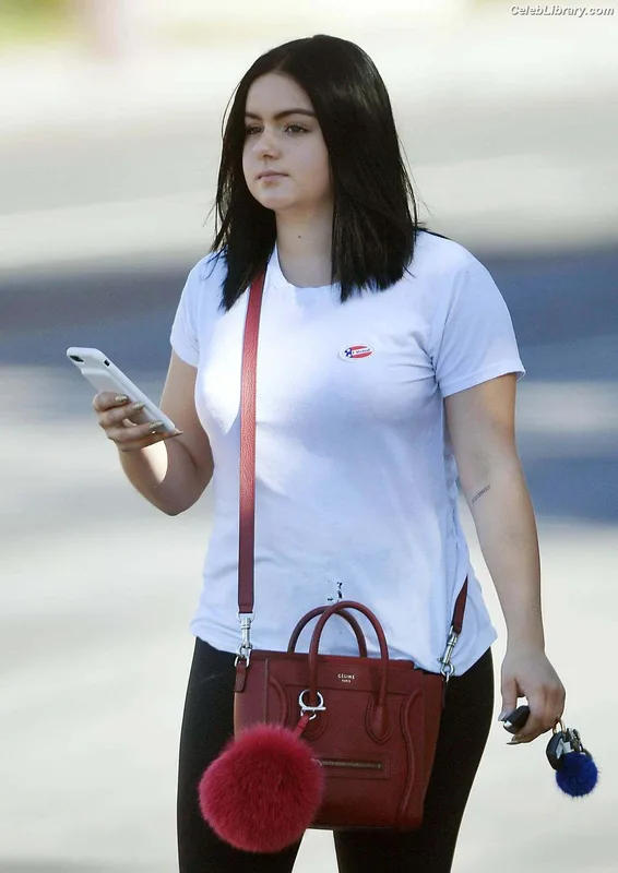 Ariel Winter photo 6 of 994