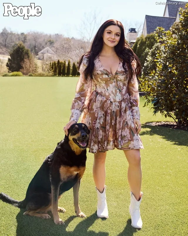 Ariel Winter photo 22 of 994