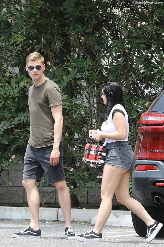 Ariel Winter photo 21 of 994