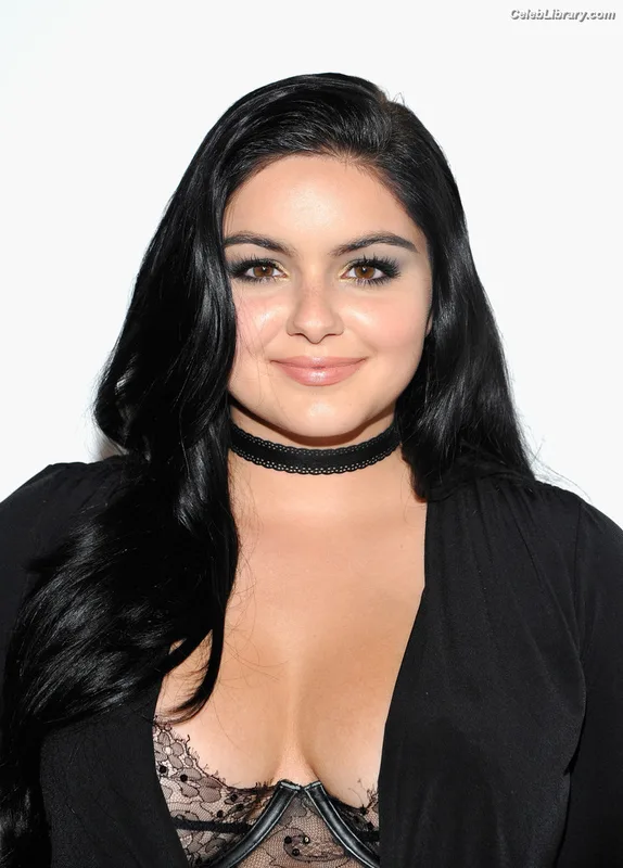 Ariel Winter photo 6 of 994