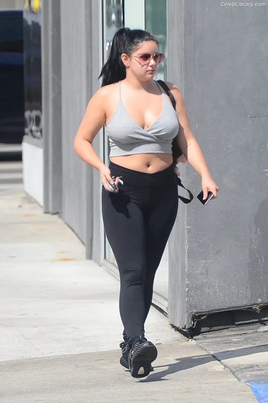 Ariel Winter photo 12 of 994