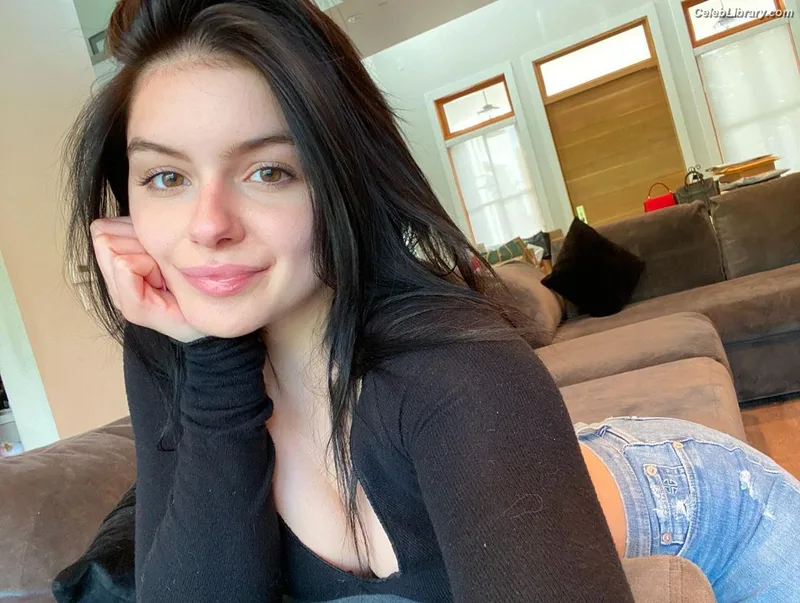 Ariel Winter photo 2 of 994