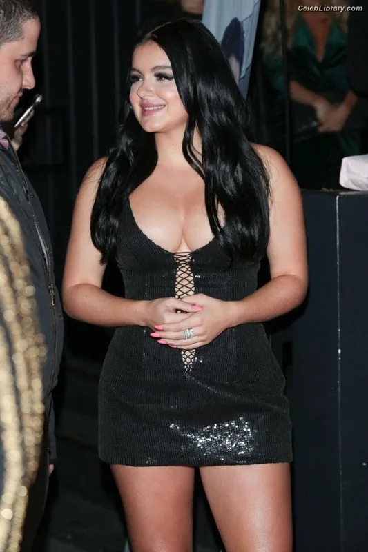 Ariel Winter photo 1 of 994