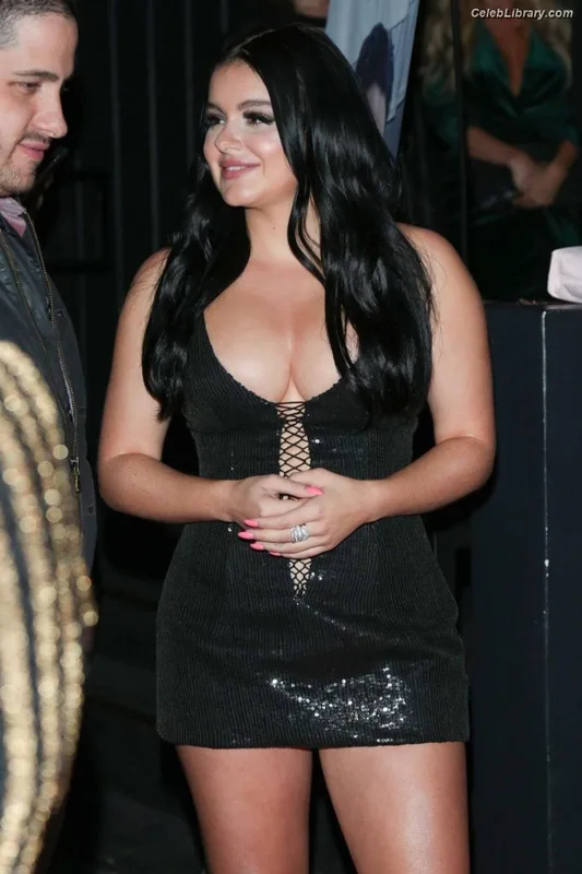 Ariel Winter photo 2 of 994