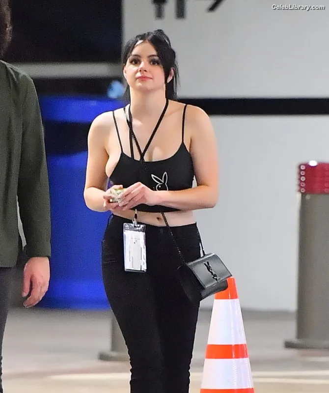 Ariel Winter photo 10 of 994