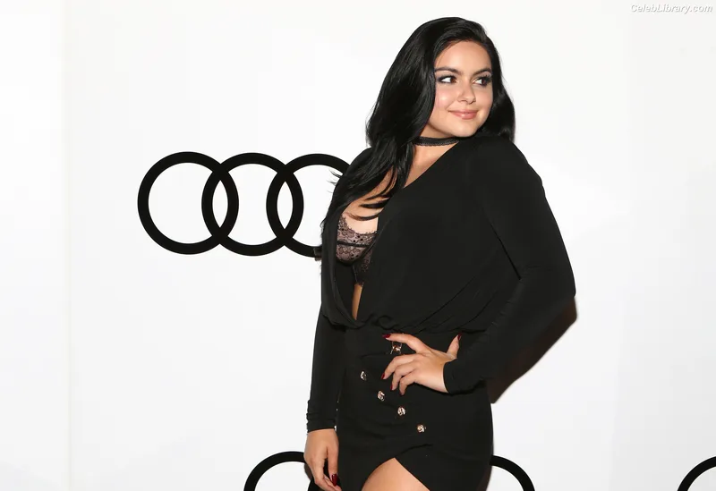 Ariel Winter photo 1 of 994