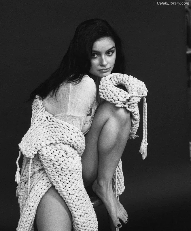 Ariel Winter photo 9 of 994