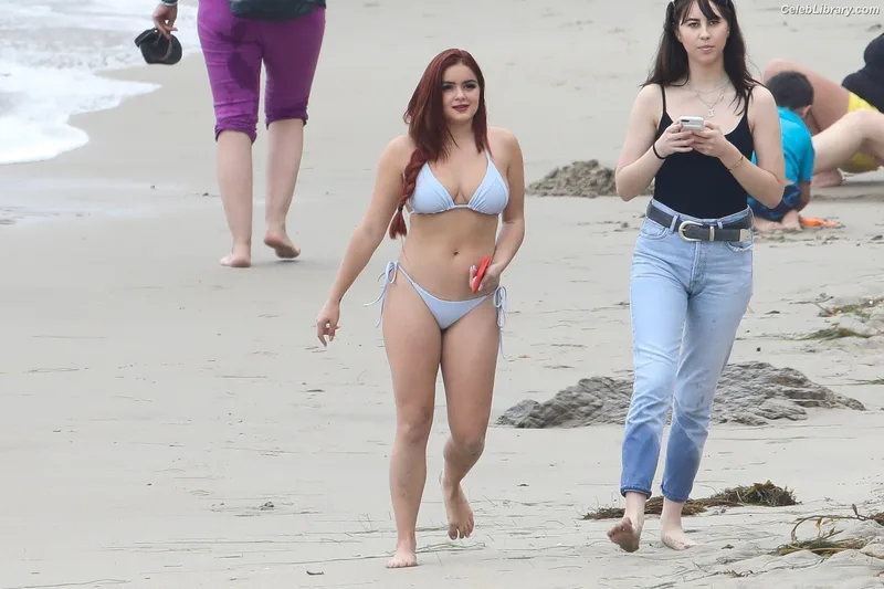 Ariel Winter photo 1 of 994