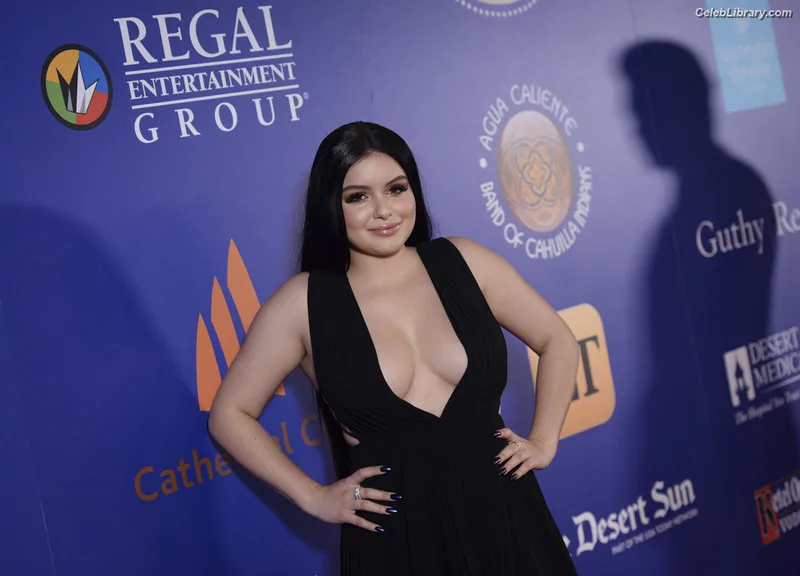 Ariel Winter photo 3 of 994