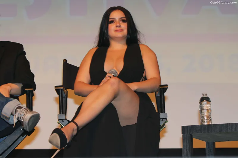 Ariel Winter photo 6 of 994