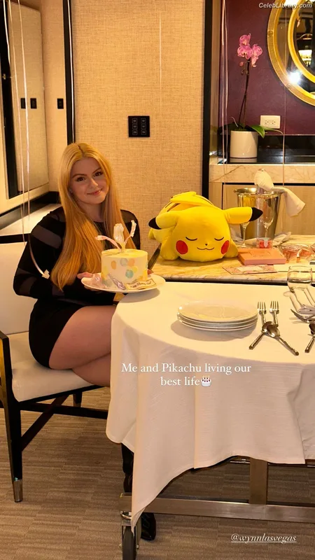Ariel Winter photo 4 of 994