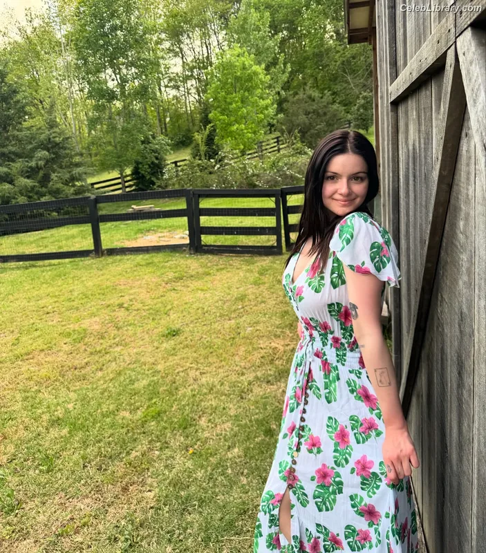 Ariel Winter photo 7 of 994