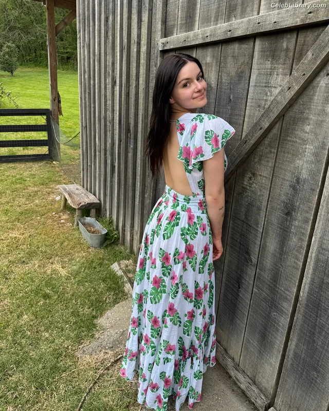 Ariel Winter photo 8 of 994