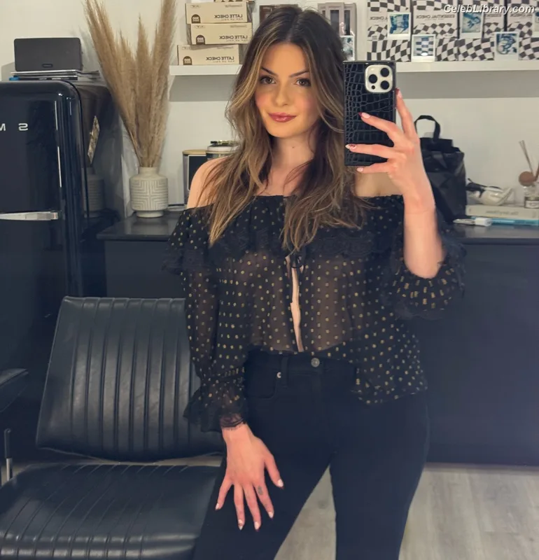 Ariel Winter photo 6 of 994
