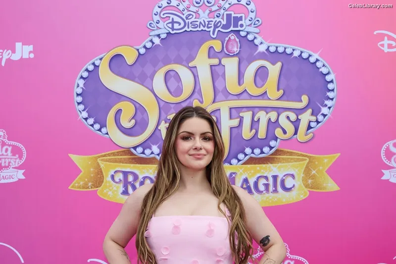 Ariel Winter photo 22 of 994