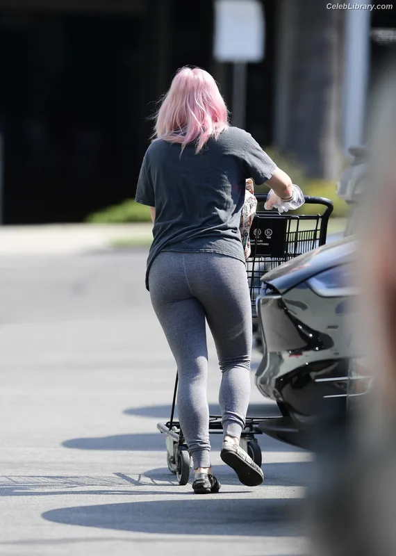 Ariel Winter photo 8 of 994