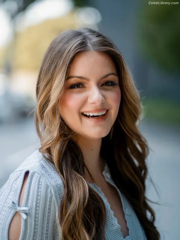 Ariel Winter photo 19 of 994