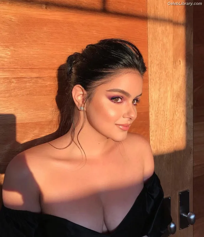 Ariel Winter photo 7 of 994