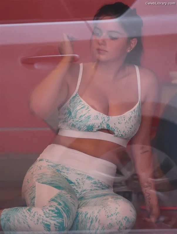 Ariel Winter photo 15 of 994