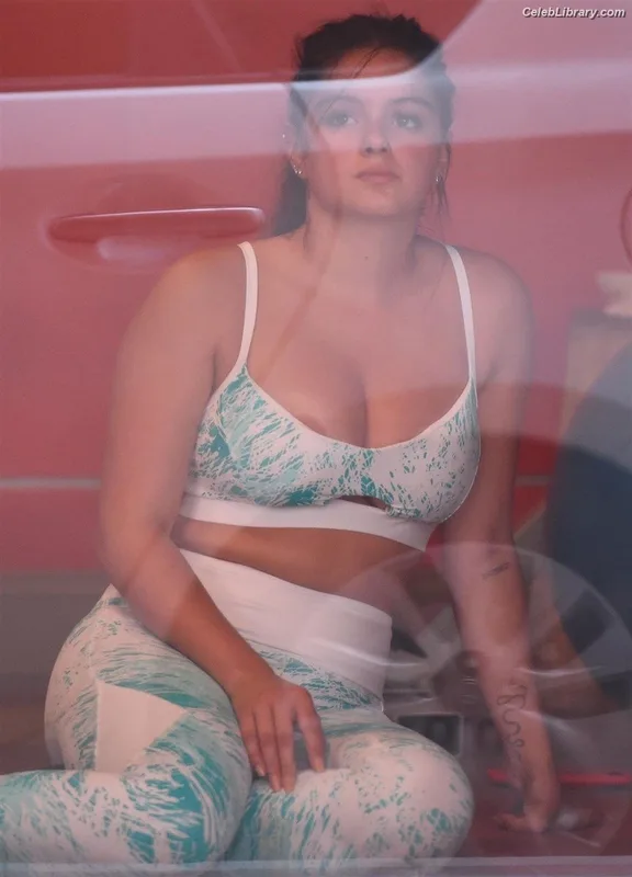 Ariel Winter photo 18 of 994