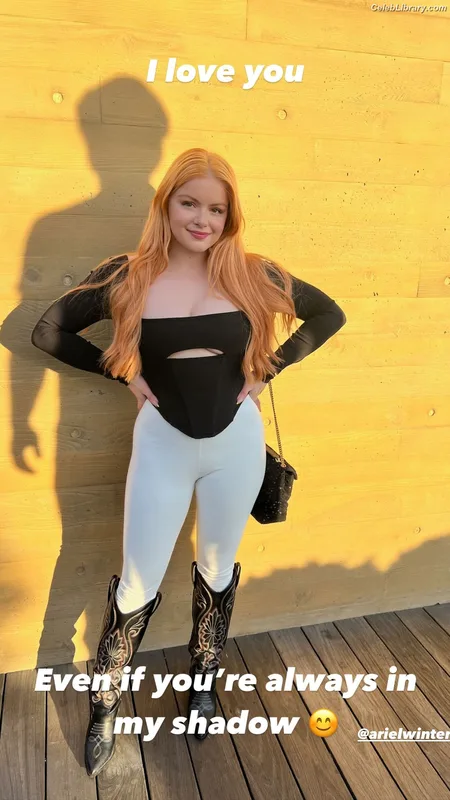 Ariel Winter photo 2 of 994