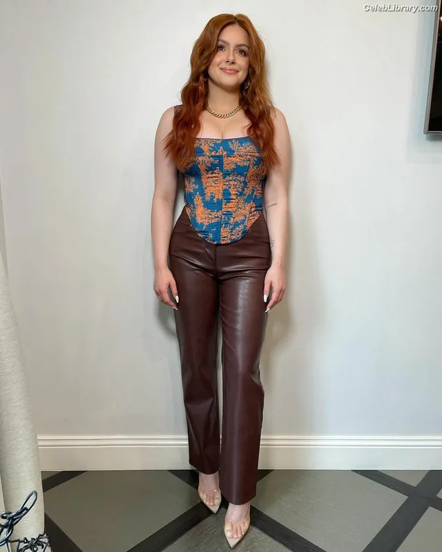 Ariel Winter photo 6 of 994