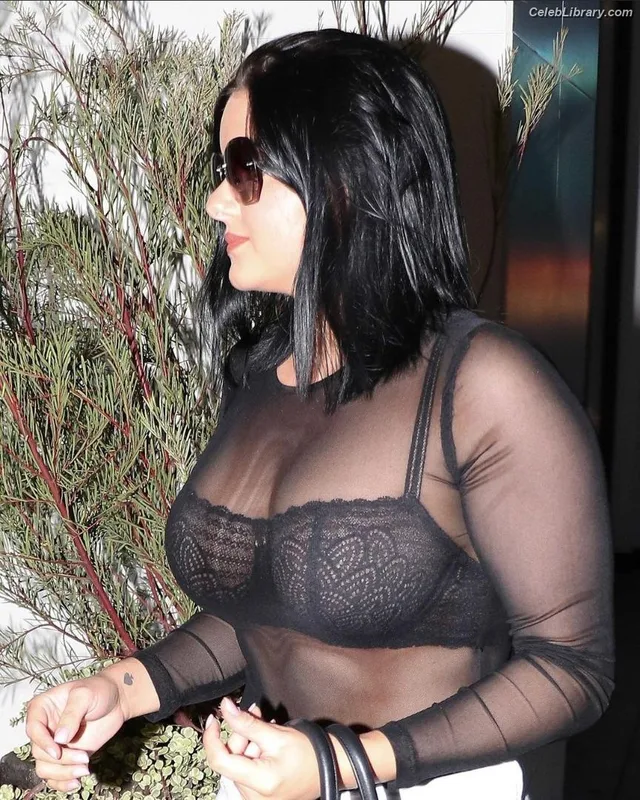 Ariel Winter photo 8 of 994