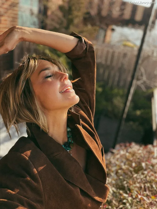 Arielle Kebbel photo 14 of 231