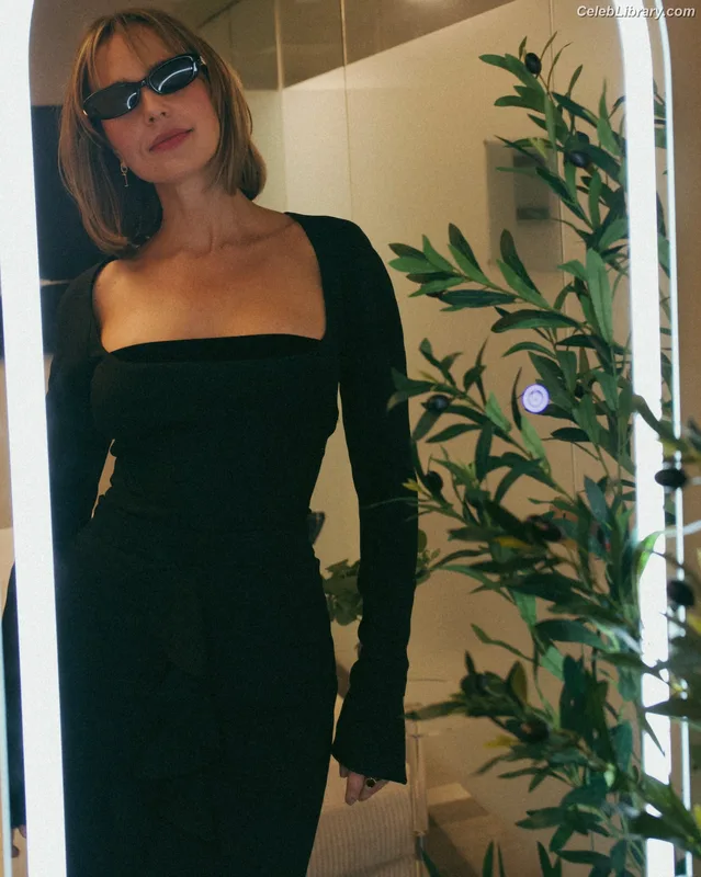 Arielle Kebbel photo 8 of 231