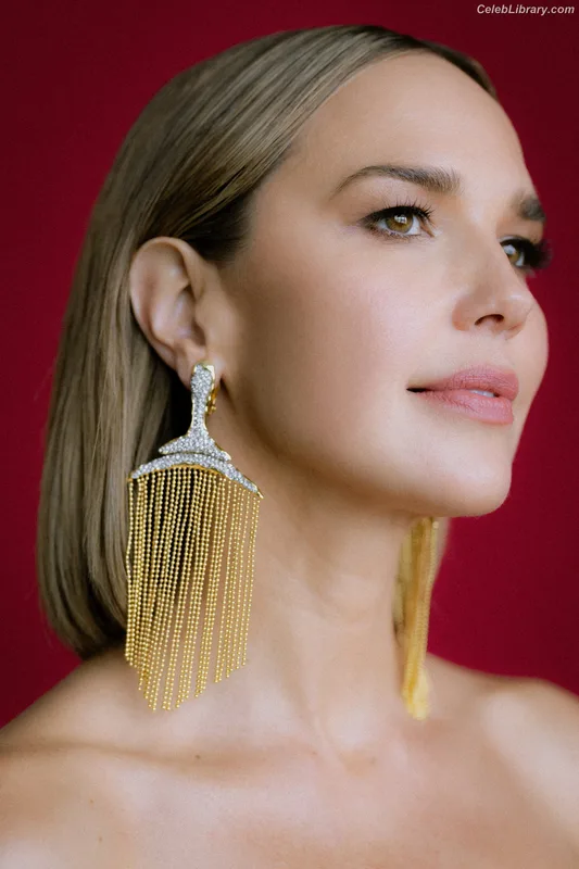 Arielle Kebbel photo 7 of 231