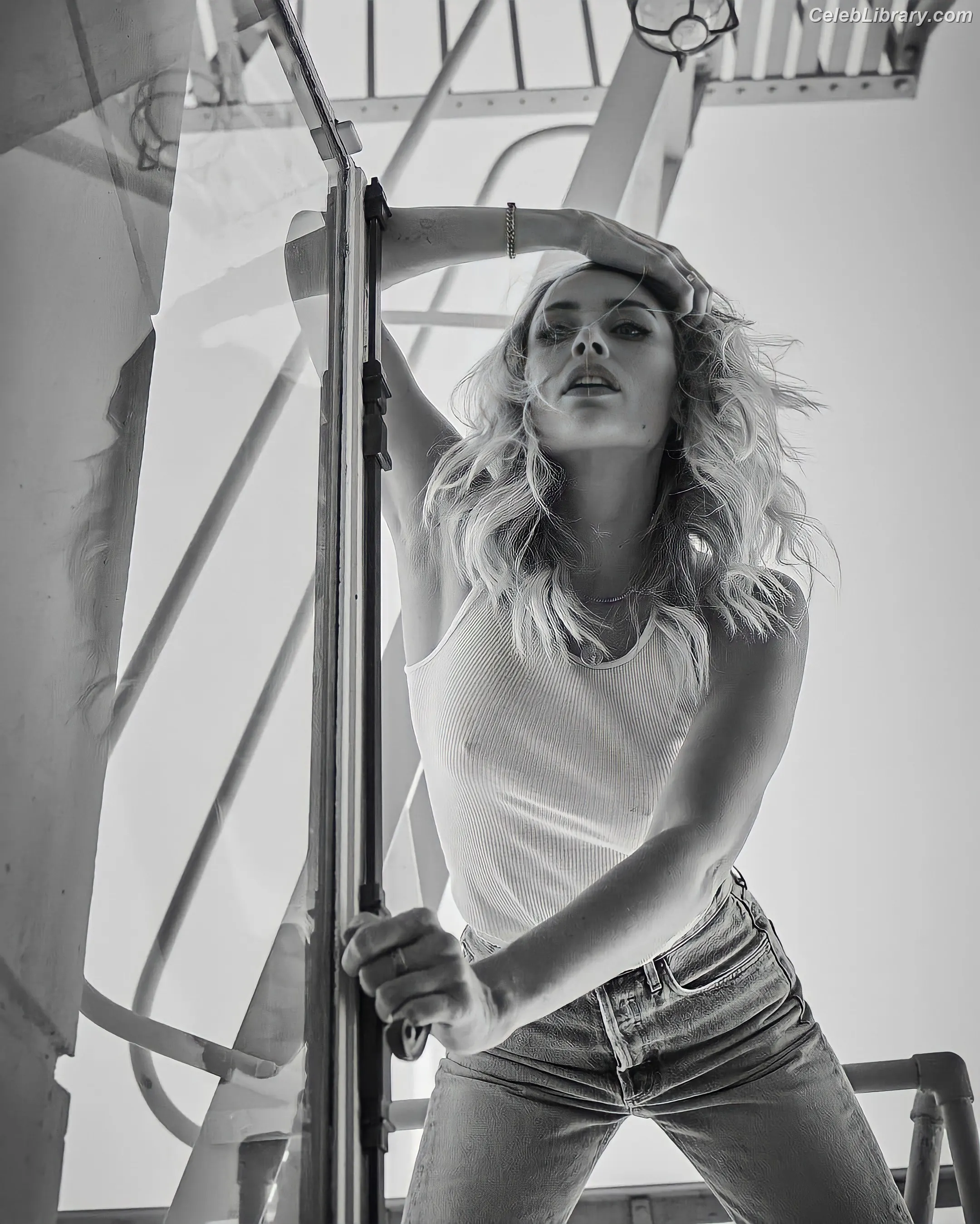 Arielle Vandenberg photo 6 of 54