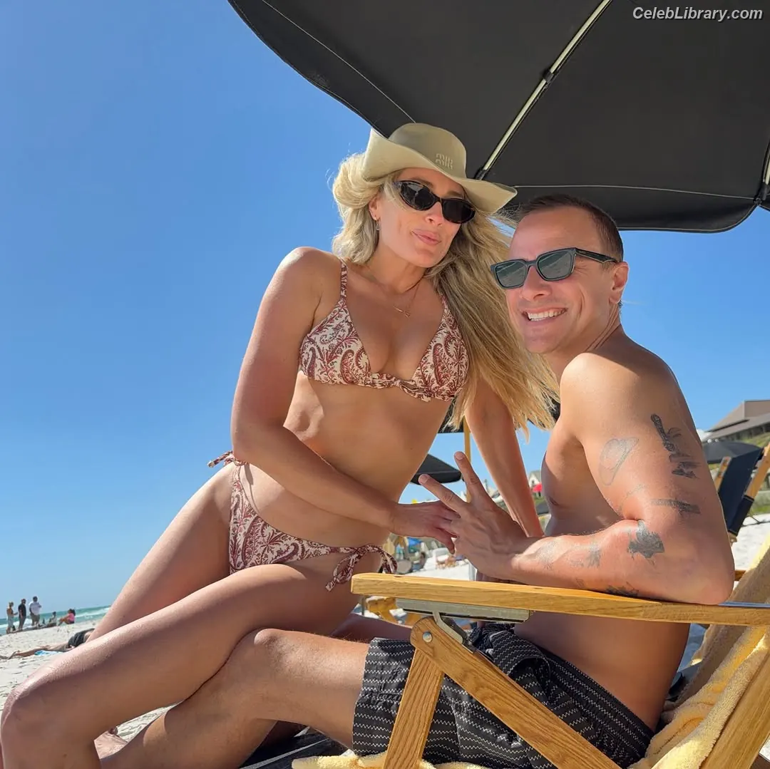 Arielle Vandenberg photo 16 of 54