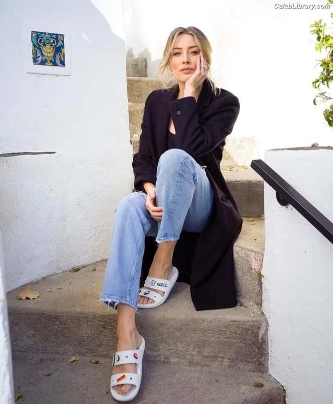 Arielle Vandenberg photo 3 of 55