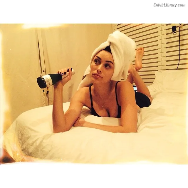 Arielle Vandenberg photo 9 of 55