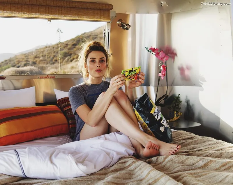 Arielle Vandenberg photo 16 of 55