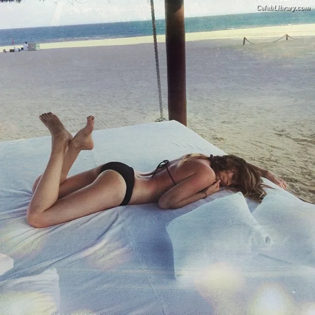 Arielle Vandenberg photo 1 of 55
