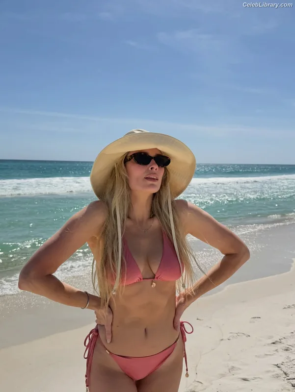 Arielle Vandenberg photo 5 of 55