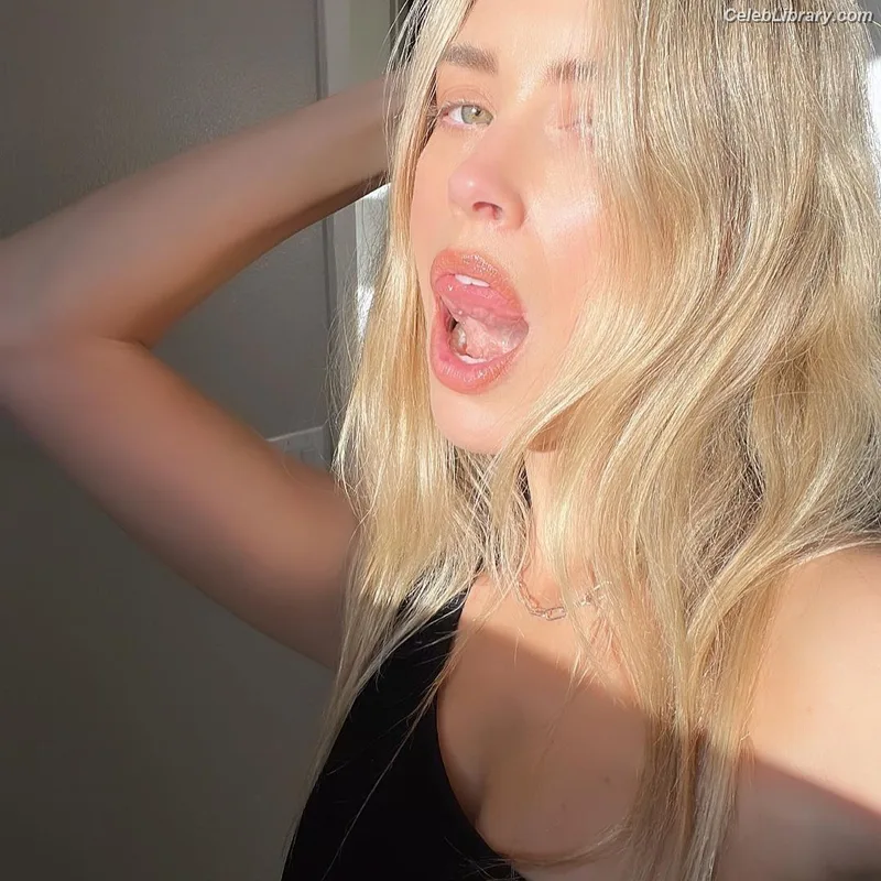 Arielle Vandenberg photo 19 of 55