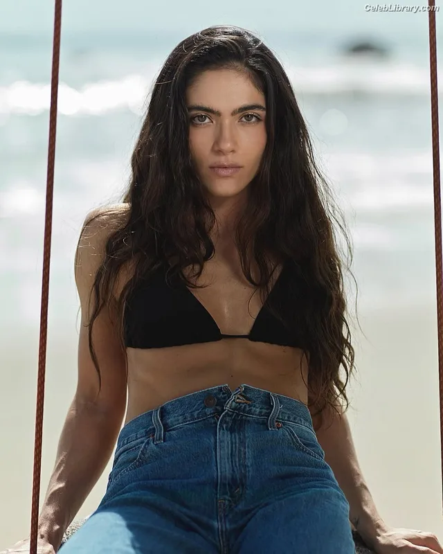 Arienne Mandi photo 8 of 17