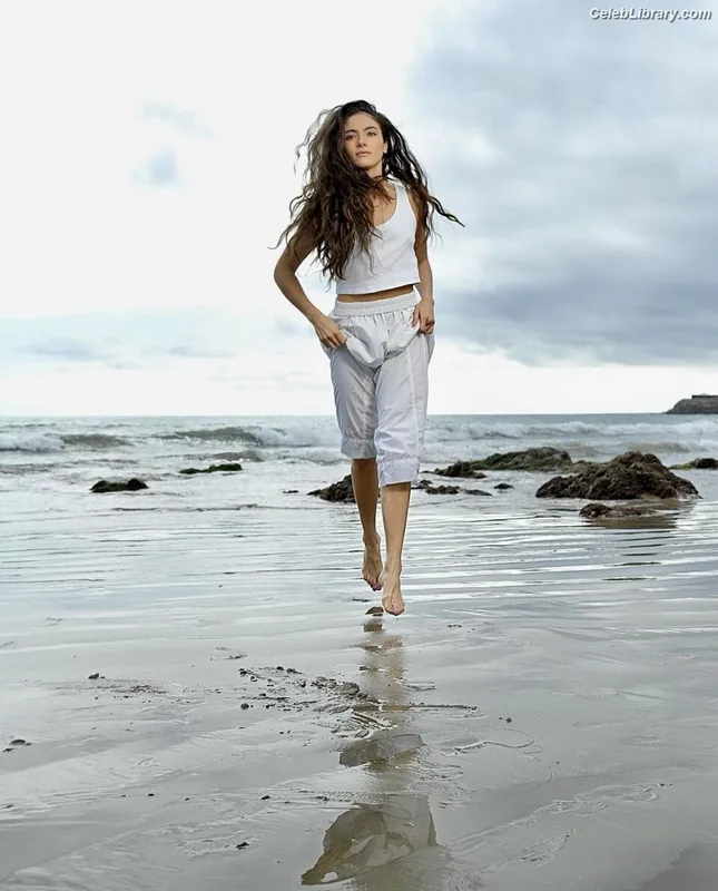 Arienne Mandi photo 15 of 17